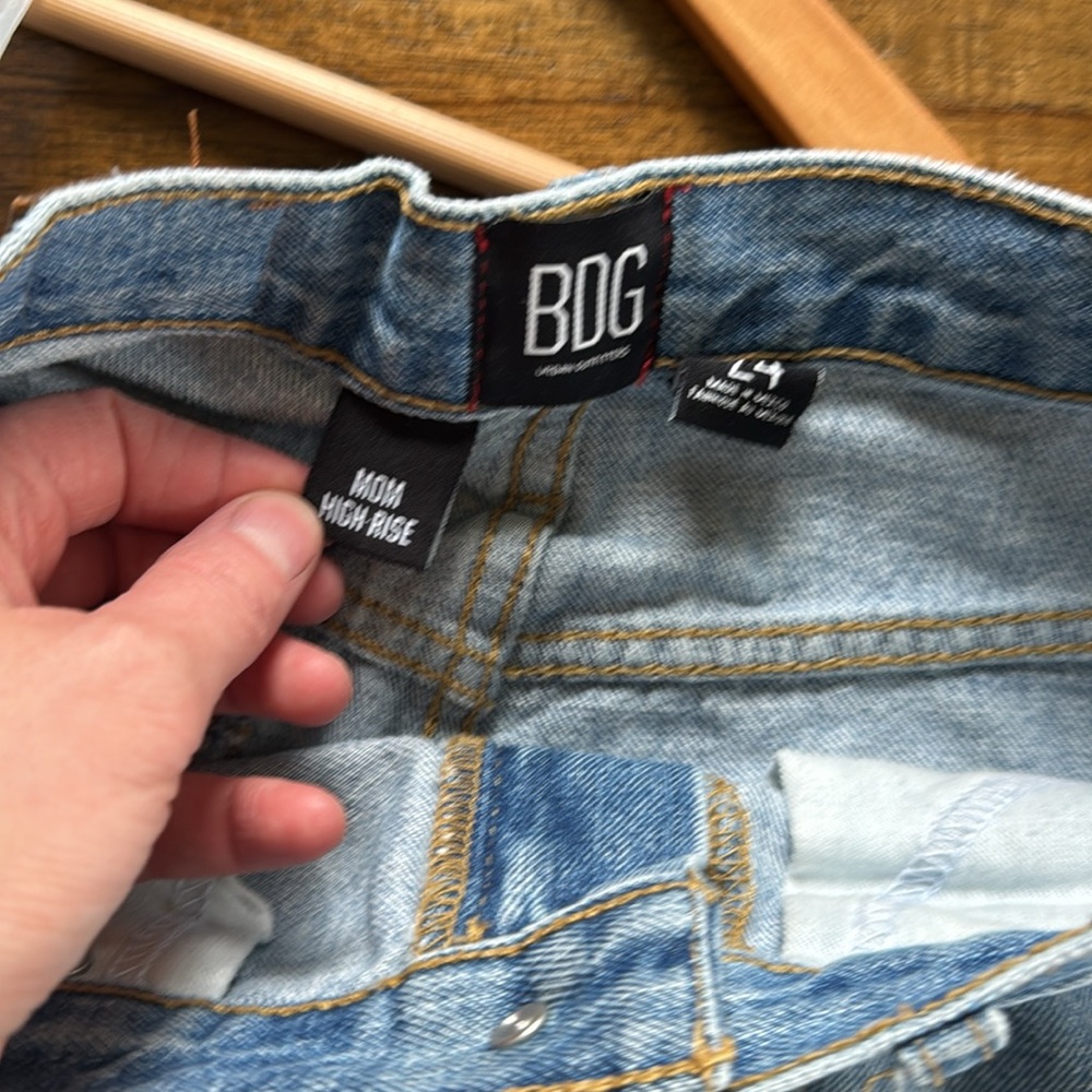 BDG mom high rise Classic Blue Jean Shorts 24 - Picture 4 of 6